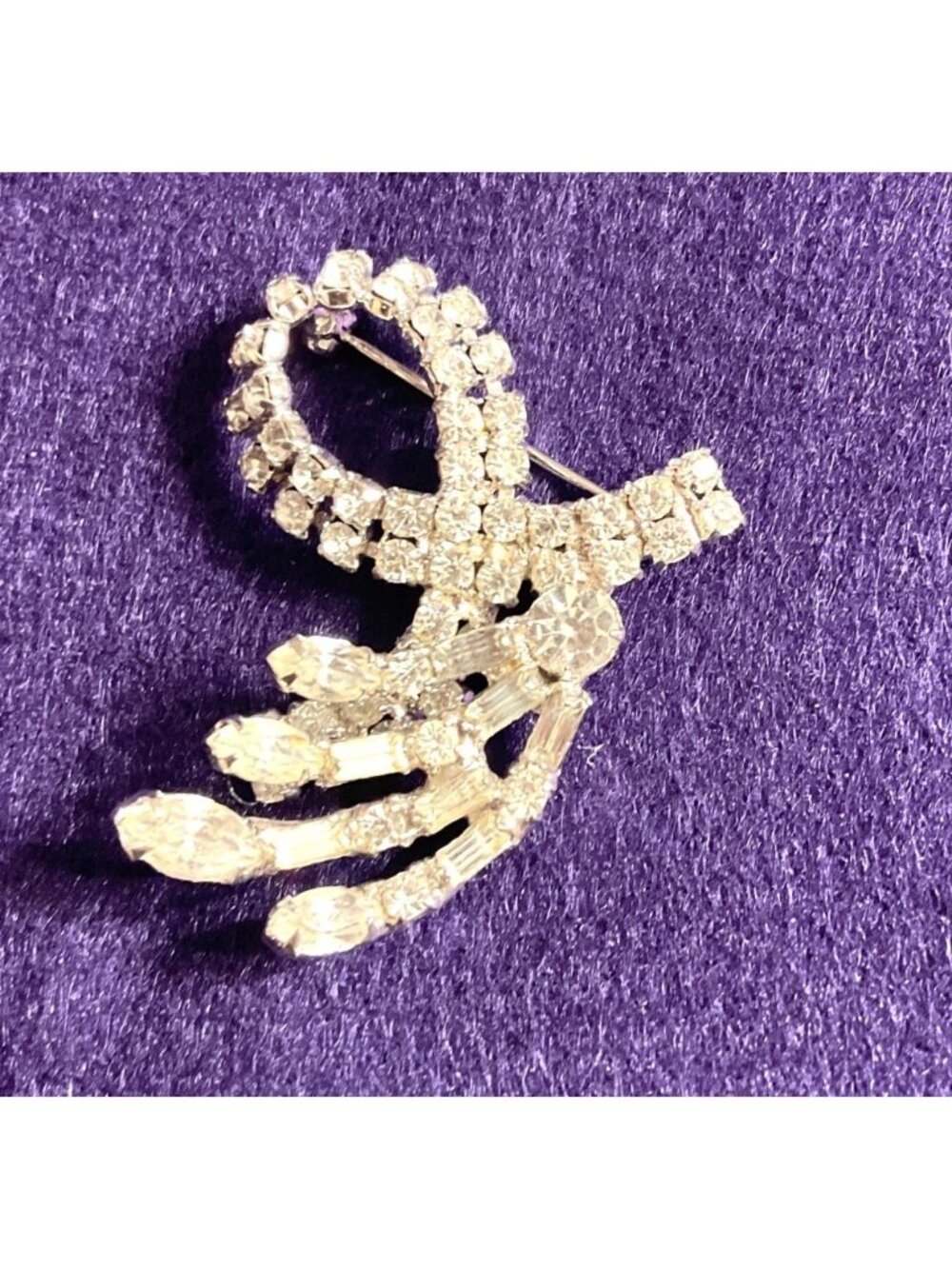 Gorgeous Art Deco Style Brooch Scarf Pin Rhinestones Silver Tone Costume Jewelry